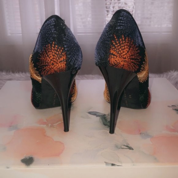 ZARA SHEELS - Picture 6 of 8